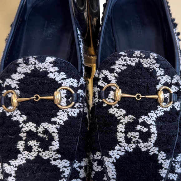 Gucci Jordaan Tweed Loafer with signature Gold Horsebit Accent. 👩‍🍳 💋 - Picture 8 of 10
